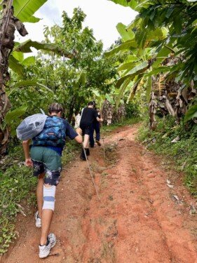 IMG_2176 trek jusqu'au village karen