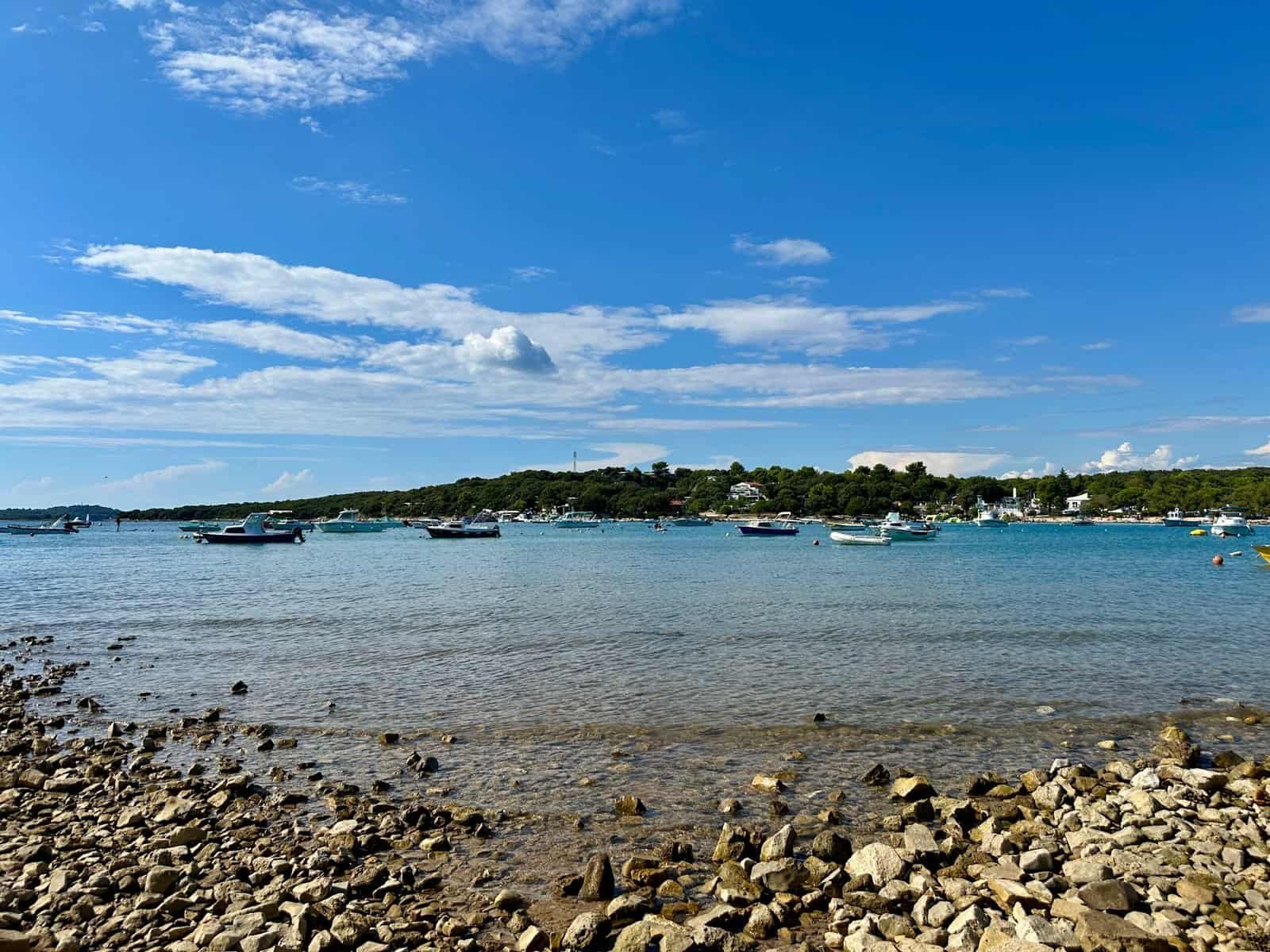 Plage de Vestar près de Rovinj