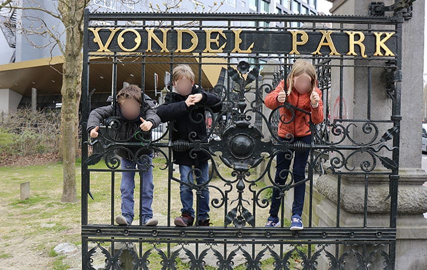 Une des entrées du Vondelpark.