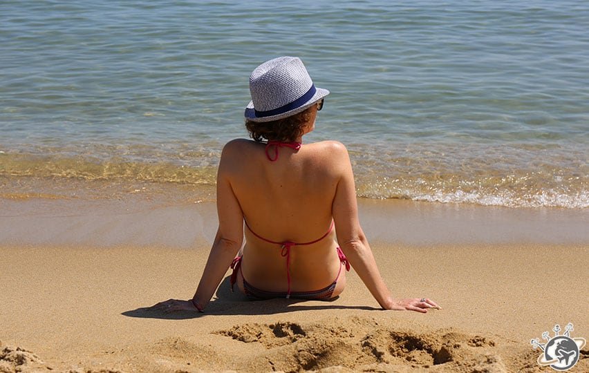 Sur la plage de Bogatell à Barcelone
