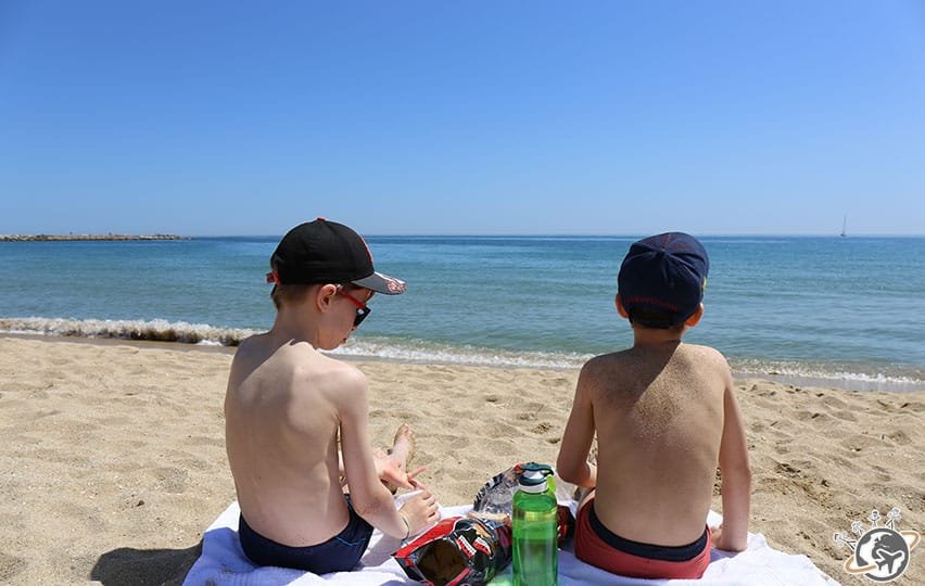 Sur la plage de Bogatell à Barcelone