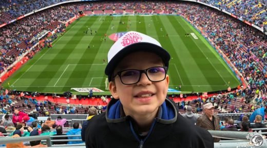 Les Nains à Camp Nou à Barcelone