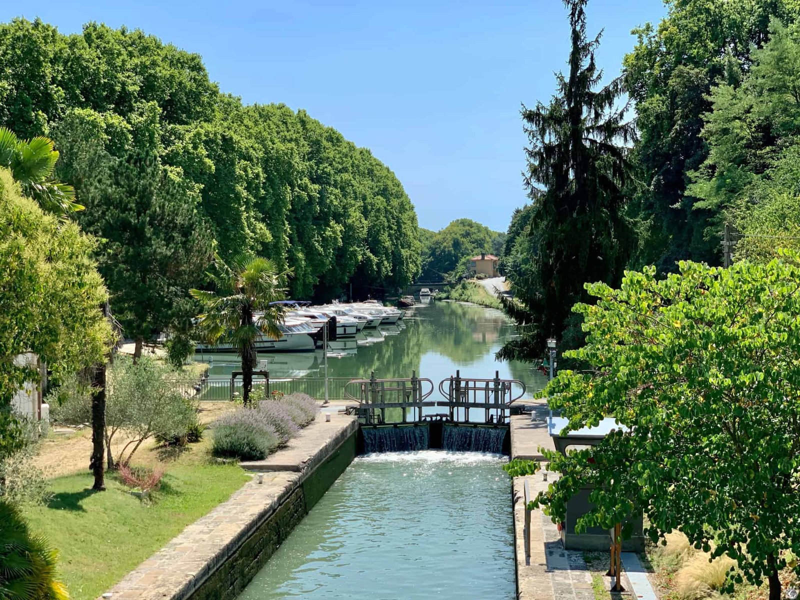 Le canal de la Garonne en bateau sans permis Le canal de la Garonne en bateau sans permis