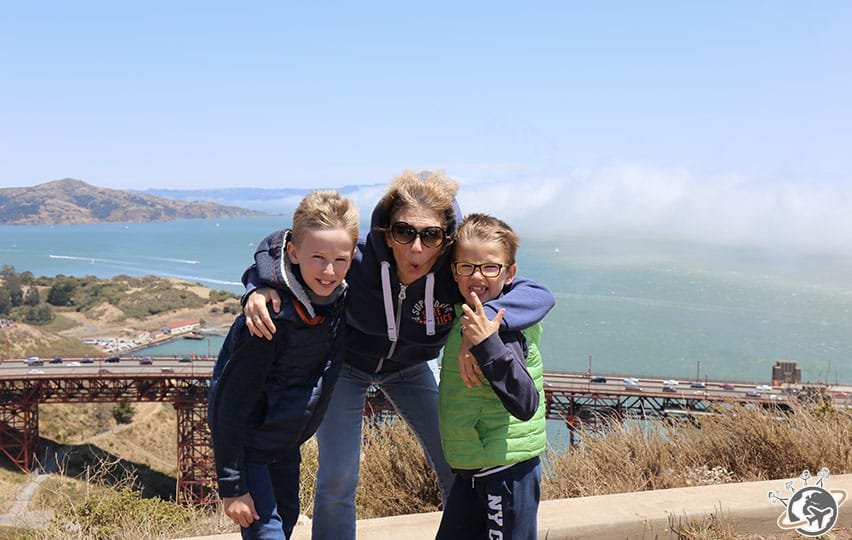 Le Golden Gate Bridge de San Francisco dans le vent