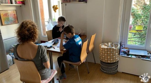 confinement des enfants : ici ça bosse