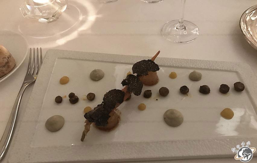 Le quatrième plat du diner gastronomique autour de la truffe au restaurant du Relais de Montmartre de Frédéric Carrion