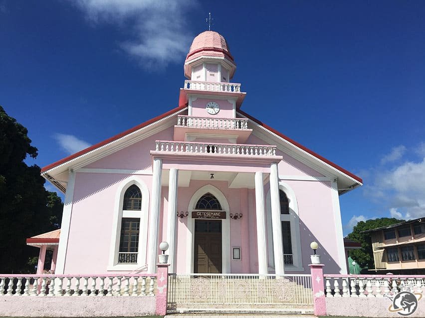 L'église rose à côté de Pointe Venus