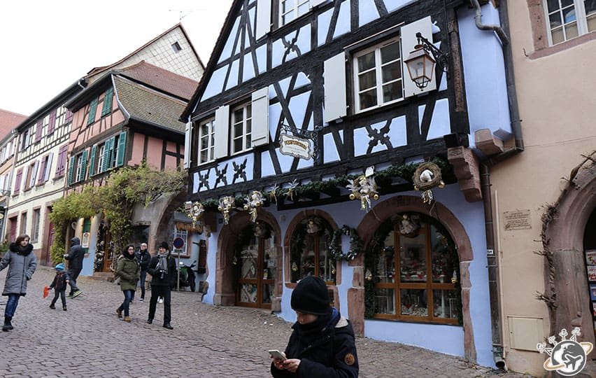 Les belles maisons à colombages colorées de Riquewihr en Alsace