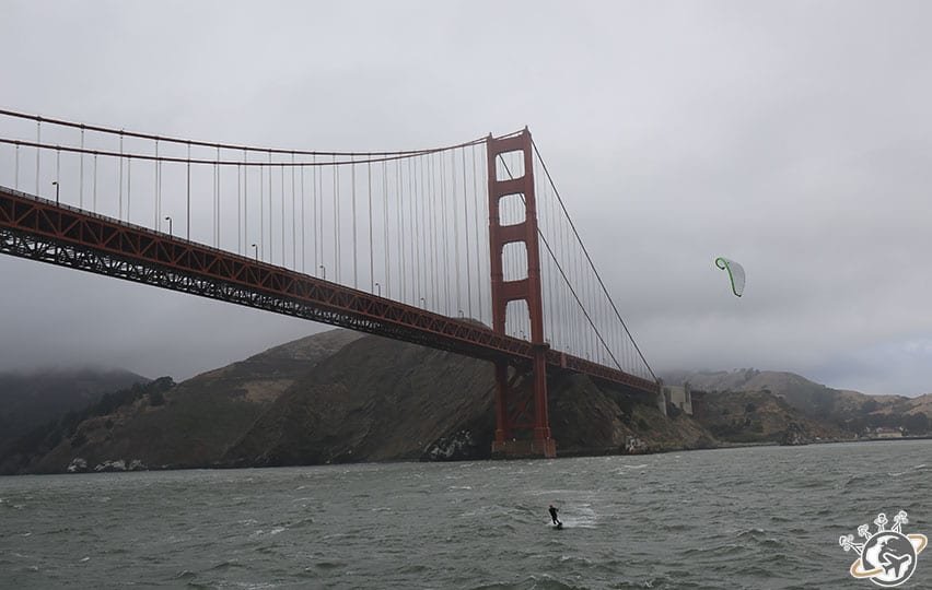 Le Golden Gate Bridge sous les nuages, encore, à San Francisco