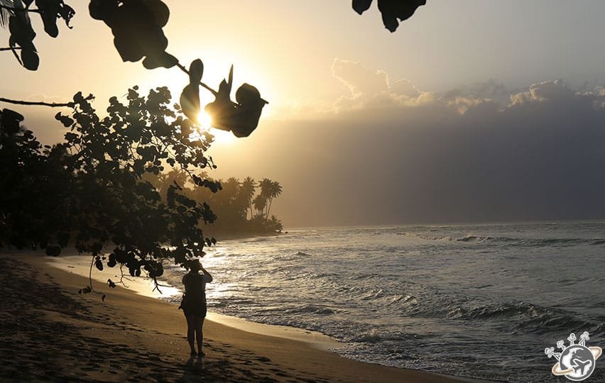 le coucher du soleil sur la plage du Sublime Samana à Samana en République dominicaine