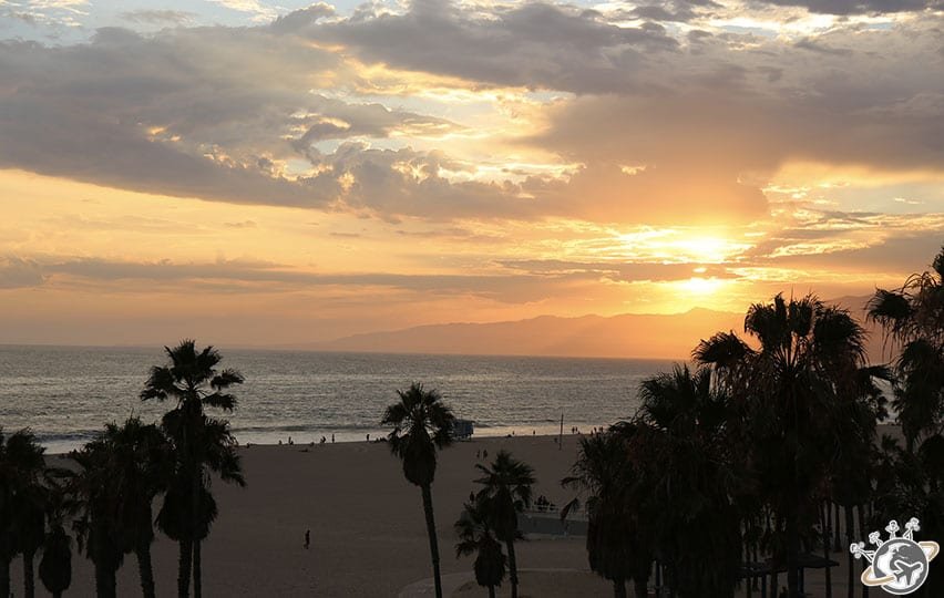 Le coucher de soleil du rooftop à Venice Beach à Los Angeles en Californie