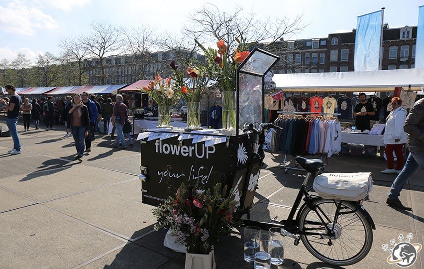 Le 1er dimanche du mois, c'est street-food et stands en tout genre à Westerpark.